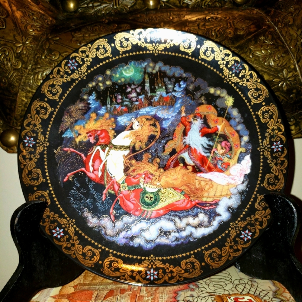 Father Christmas Decorator Plate.